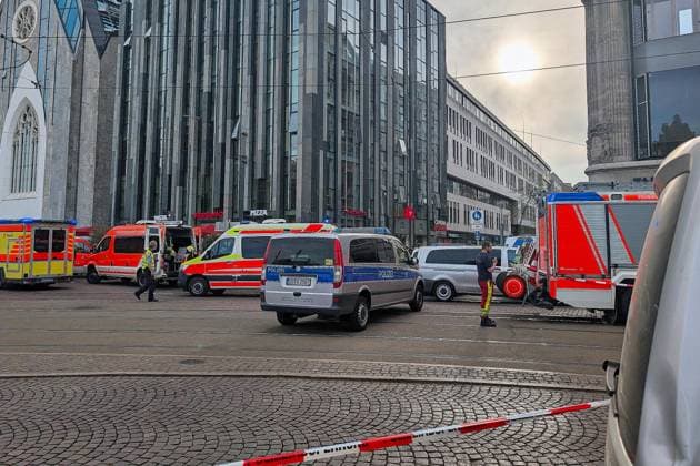 Leipzig, Sachsen, Deutschland, 04.05.2026: Auto fährt in Leipzig in Menschenmenge. Der Vorfall ereignete sich der Grimmaische Straße in der Innenstadt, der Bereich zwischen Augustusplatz und Ritterstraße wurde abgesperrt. Copyright: xdtsxNachrichtenagenturx dts_117556
