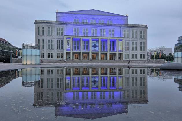 Leipzig, Sachsen, Deutschland, 04.05.2026: Auto fährt in Leipzig in Menschenmenge. Der Vorfall ereignete sich der Grimmaische Straße in der Innenstadt, der Bereich zwischen Augustusplatz und Ritterstraße wurde abgesperrt. Die Oper Leipzig am Abend in einer seltenen Beleuchtung Copyright: xdtsxNachrichtenagenturx dts_117573