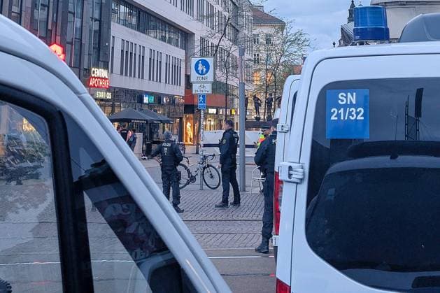 Leipzig, Sachsen, Deutschland, 04.05.2026: Auto fährt in Leipzig in Menschenmenge. Der Vorfall ereignete sich der Grimmaische Straße in der Innenstadt, der Bereich zwischen Augustusplatz und Ritterstraße wurde abgesperrt. Copyright: xdtsxNachrichtenagenturx dts_117574
