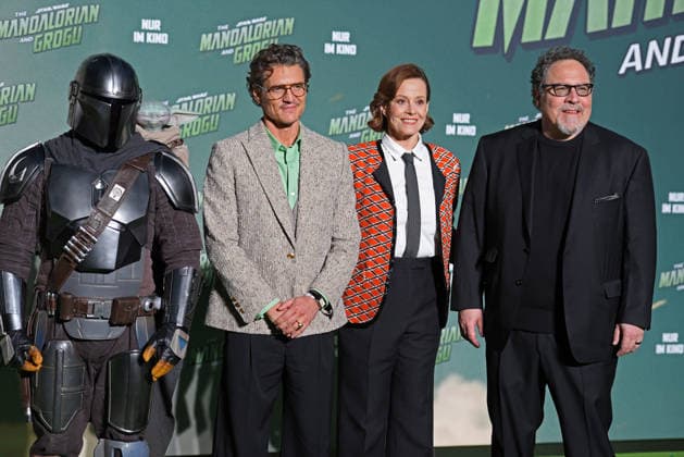 The Mandalorian, Grogu, Pedro Pascal, Sigourney Weaver, Jon Favreau beim Fan Event von STAR WARS: THE MANDALORIAN AND GROGU am Uber Platz in Berlin am 04.05.2026
