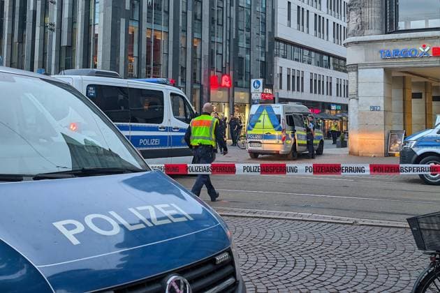 Leipzig, Sachsen, Deutschland, 04.05.2026: Auto fährt in Leipzig in Menschenmenge. Der Vorfall ereignete sich der Grimmaische Straße in der Innenstadt, der Bereich zwischen Augustusplatz und Ritterstraße wurde abgesperrt. Copyright: xdtsxNachrichtenagenturx dts_117575
