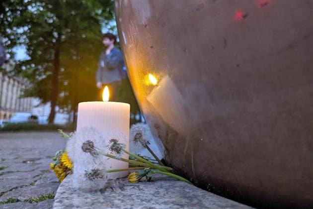 Leipzig, Sachsen, Deutschland, 04.05.2026: Auto fährt in Leipzig in Menschenmenge. Der Vorfall ereignete sich der Grimmaische Straße in der Innenstadt, der Bereich zwischen Augustusplatz und Ritterstraße wurde abgesperrt. Kerzen in Nähe des Tatortes. Copyright: xdtsxNachrichtenagenturx dts_117569