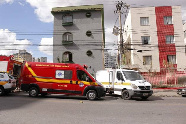Aviao de pequeno porte cai, atinge prÃ dio e deixa dois mortos em Belo Horizonte Scene at the site where a small aircraft crashed into a residential building in the Silveira neighborhood of Belo Horizonte, Minas Gerais state, Brazil, Monday, May 4, 2026. According to the Fire Department, five people were on board; two died. The three others were taken to Joao XXIII Hospital. The aircraft had departed from Pampulha Airport at 12:16 p.m. 05 04 2026. PHOTO: DIEGO TAVARES THENEWS2 ESTADoO CONTEÃöDO BELO HORIZONTE MG BRASIL  Copyright: xDIEGOxTAVARESx