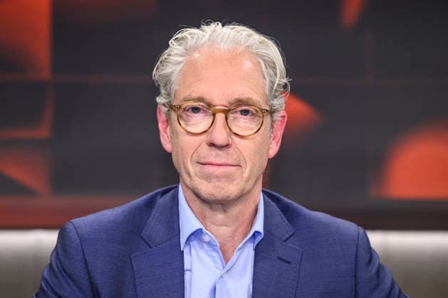 im Bild v.l.: Andreas Gassen: Vorstandsvorsitzender der Kassenärztlichen Bundesvereinigung und Orthopäde, GER, Berlin, hart aber fair - Polittalk, TV, Format, mit Moderator - Louis Klamroth, Das Erste, Das Thema: Teuer und nur Mittelmaß: Was läuft schief bei Ärzten, Kliniken und Kassen? 04.05.2026, Copyright: HMBxMedia UwexKoch