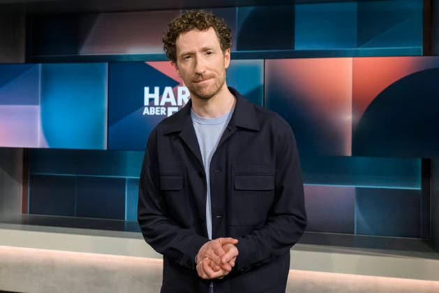 im Bild v.l.: Moderator - Louis Klamroth, GER, Berlin, hart aber fair - Polittalk, TV, Format, mit Moderator - Louis Klamroth, Das Erste, Das Thema: Teuer und nur Mittelmaß: Was läuft schief bei Ärzten, Kliniken und Kassen? 04.05.2026, Copyright: HMBxMedia UwexKoch