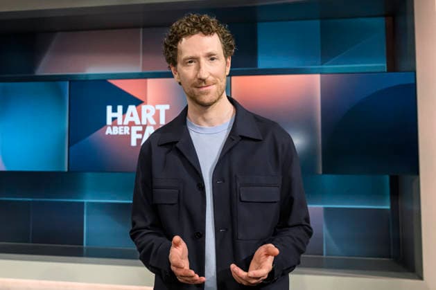 im Bild v.l.: Moderator - Louis Klamroth, GER, Berlin, hart aber fair - Polittalk, TV, Format, mit Moderator - Louis Klamroth, Das Erste, Das Thema: Teuer und nur Mittelmaß: Was läuft schief bei Ärzten, Kliniken und Kassen? 04.05.2026, Copyright: HMBxMedia UwexKoch