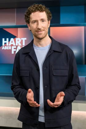 im Bild v.l.: Moderator - Louis Klamroth, GER, Berlin, hart aber fair - Polittalk, TV, Format, mit Moderator - Louis Klamroth, Das Erste, Das Thema: Teuer und nur Mittelmaß: Was läuft schief bei Ärzten, Kliniken und Kassen? 04.05.2026, Copyright: HMBxMedia UwexKoch