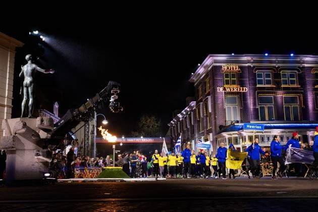 WAGENINGEN - Runners set off during the Liberation Fire ceremony, during which the Liberation Fire is lit. The ceremony symbolizes the transition from commemorating war victims to celebrating freedom. VINCENT JANNINK ANP netherlands out - belgium out  Copyright: xx x557496515x originalFilename: 557496515.jpg