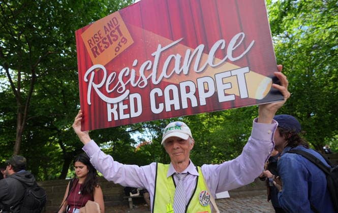 People protest the Met Gala, outside the Met Museum in New York City NEW YORK CITY, UNITED STATES - MAY 04: Protesters staged a Resistance Red Carpet protest on Fifth Avenue outside the Met Museum against the Bezos-sponsored Met Gala, on May 4, 2026, in New York City, U.S. Selcuk Acar Anadolu New York United States. Editorial use only. Please get in touch for any other usage.  Copyright: x2026xAnadoluxSelcukxAcarx
