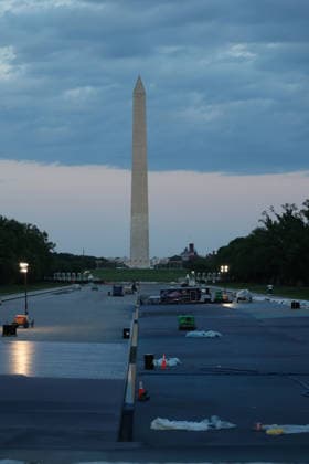 WASHINGTON, D.C. MAY 4: View of the Lincoln Memorial Reflecting Pool makeover as workers paint the bottom of the pool ˜American flag blue™ on orders of President Trump on May 4, 2026 in Washington, D.C. Copyright: xmpi34x