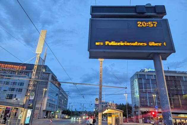 Leipzig, Sachsen, Deutschland, 04.05.2026: Auto fährt in Leipzig in Menschenmenge. Der Vorfall ereignete sich der Grimmaische Straße in der Innenstadt, der Bereich zwischen Augustusplatz und Ritterstraße wurde abgesperrt. Der ÖPNV ist eingeschränkt Copyright: xdtsxNachrichtenagenturx dts_117598