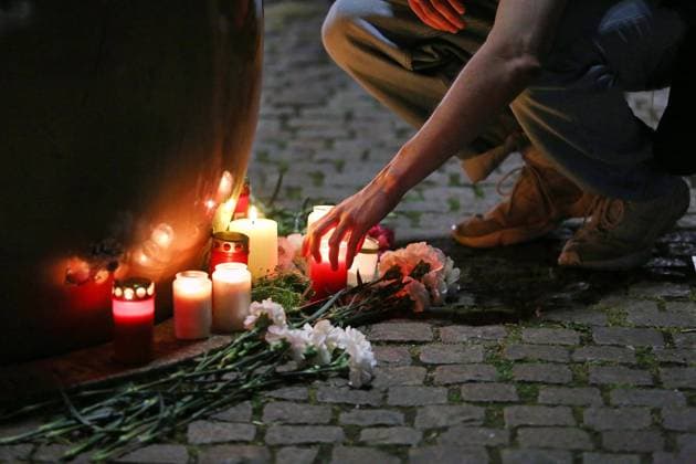 Leipzig, Sachsen, Deutschland, 04.05.2026: Auto fährt in Leipzig in Menschenmenge. Der Vorfall ereignete sich der Grimmaische Straße in der Innenstadt, der Bereich zwischen Augustusplatz und Ritterstraße wurde abgesperrt. Kerzen in Nähe des Tatortes. Copyright: xdtsxNachrichtenagenturx dts_117586
