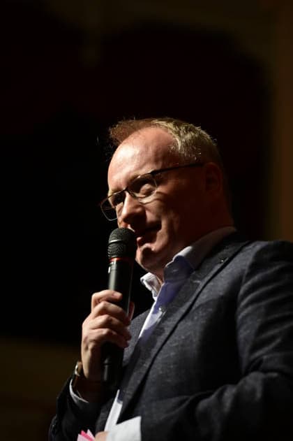Sebastian Beutler beim SZ-Wahlforum zur OB-Wahl in Görlitz - Die Oberbürgermeisterkandidaten in der großen Podiumsdiskussion der Sächsischen Zeitung im Theater. Görlitz, 04.05.2026 Copyright: xMatthiasxWehnertx