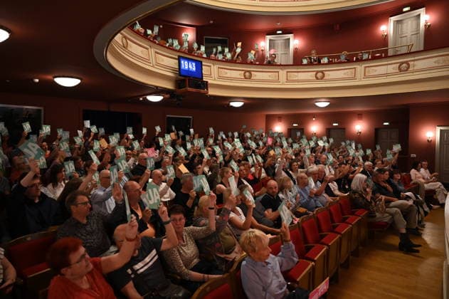 Hagen Jeschke, Sebastian Wippel, Octavian Ursu und Sabine Christian beim SZ-Wahlforum zur OB-Wahl in Görlitz - Die Oberbürgermeisterkandidaten in der großen Podiumsdiskussion der Sächsischen Zeitung im Theater. Görlitz, 04.05.2026 Copyright: xMatthiasxWehnertx