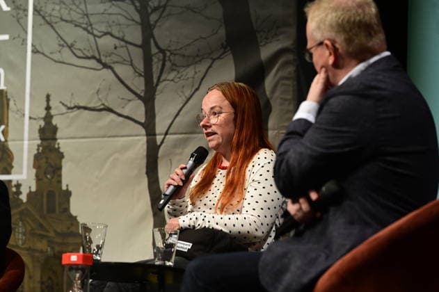 Sabine Christian beim SZ-Wahlforum zur OB-Wahl in Görlitz - Die Oberbürgermeisterkandidaten in der großen Podiumsdiskussion der Sächsischen Zeitung im Theater. Görlitz, 04.05.2026 Copyright: xMatthiasxWehnertx