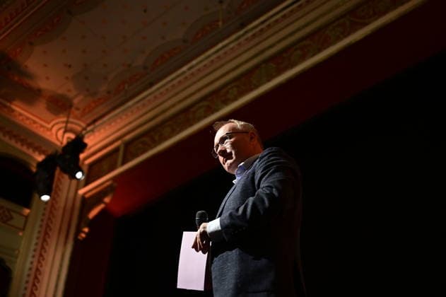 Sebastian Beutler beim SZ-Wahlforum zur OB-Wahl in Görlitz - Die Oberbürgermeisterkandidaten in der großen Podiumsdiskussion der Sächsischen Zeitung im Theater. Görlitz, 04.05.2026 Copyright: xMatthiasxWehnertx