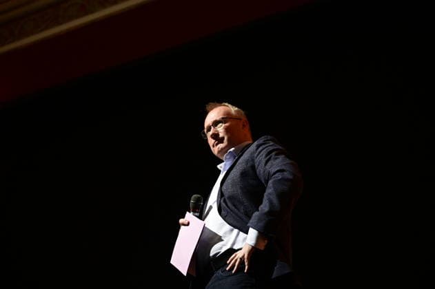 Sebastian Beutler beim SZ-Wahlforum zur OB-Wahl in Görlitz - Die Oberbürgermeisterkandidaten in der großen Podiumsdiskussion der Sächsischen Zeitung im Theater. Görlitz, 04.05.2026 Copyright: xMatthiasxWehnertx