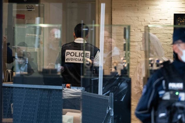 Robbery at Nos Montres Boutique - Paris Forensic police after the robbery of a luxury watch shop in the 8th arrondissement of Paris, France on May 4, 2026. The damage is estimated at 300,000 euros. Photo by Florian Poitout ABACAPRESS.COM Paris France  Copyright: xPoitoutxFlorian ABACAx