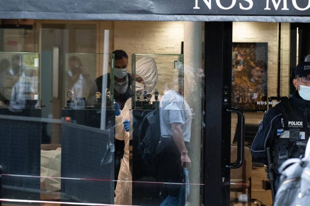 Robbery at Nos Montres Boutique - Paris Forensic police after the robbery of a luxury watch shop in the 8th arrondissement of Paris, France on May 4, 2026. The damage is estimated at 300,000 euros. Photo by Florian Poitout ABACAPRESS.COM Paris France  Copyright: xPoitoutxFlorian ABACAx