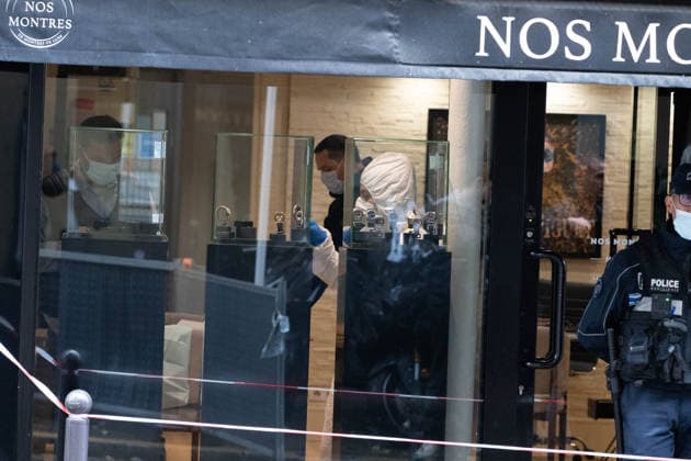 Robbery at Nos Montres Boutique - Paris Forensic police after the robbery of a luxury watch shop in the 8th arrondissement of Paris, France on May 4, 2026. The damage is estimated at 300,000 euros. Photo by Florian Poitout ABACAPRESS.COM Paris France  Copyright: xPoitoutxFlorian ABACAx