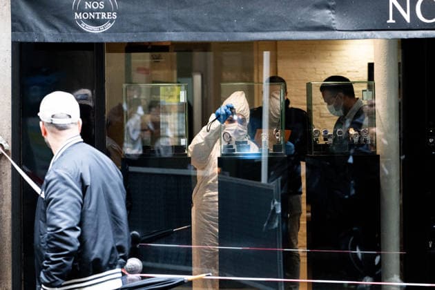 Robbery at Nos Montres Boutique - Paris Forensic police after the robbery of a luxury watch shop in the 8th arrondissement of Paris, France on May 4, 2026. The damage is estimated at 300,000 euros. Photo by Florian Poitout ABACAPRESS.COM Paris France  Copyright: xPoitoutxFlorian ABACAx