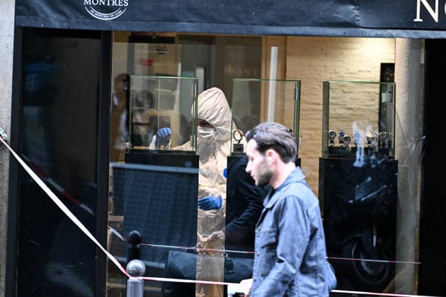 Robbery at Nos Montres Boutique - Paris Forensic police after the robbery of a luxury watch shop in the 8th arrondissement of Paris, France on May 4, 2026. The damage is estimated at 300,000 euros. Photo by Florian Poitout ABACAPRESS.COM Paris France  Copyright: xPoitoutxFlorian ABACAx