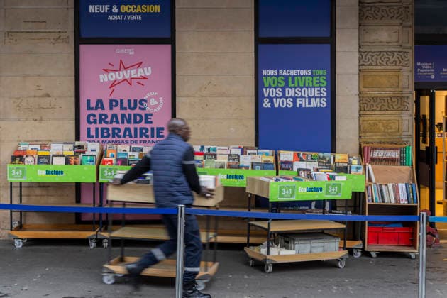 Paris, France May 4, 2026 - People walk past the Gibert Joseph bookstore on Boulevard Saint-Michel. The legendary bookstore in the Latin Quarter announced on April 28 that it had filed for bankruptcy protection. Facing financial difficulties, it is seeking to adapt its business model, at a time when one in five books purchased in France is secondhand. ECONOMIE, LIBRAIRIE GIBERT JOSEPH, ILLUSTRATION, GENERIQUE, RIVE GAUCHE, LIVRES, BANQUEROUTE, DIFFICULTES FINANCIERE, ENSEIGNE, LIBRAIRE, LECTURE, LIRE, REDRESSEMENT JUDICIAIRE, LECTEURS, LIVRES NEUFS, LIVRES D OCCASION, LIBRAIRIE INDEPENDANTE, COMMERCE EN LIGNE, ECOMMERCE, FERMETURE Copyright: xVincentxIsorex