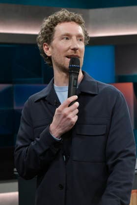 Louis Klamroth in der ARD-Talkshow hart aber fair im Studio Adlershof. Berlin, 05.04.2026