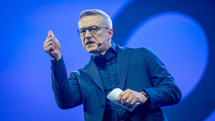 Karsten Wildberger, Bundesminister für Digitalisierung und Staatsmodernisierung. tritt als erster Redner des Tages auf der Conference Stage auf;OMR26 Festival in Hamburg, Hamburg Hamburg Deutschland Messe