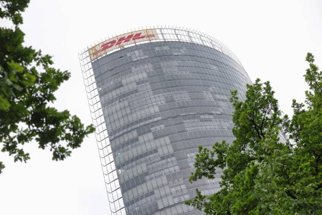 Deutsche Post DHL - Logo Firmenname Posttower Bonn , Außenansicht HINWEIS: Kein Model oder Property Release vorhanden!