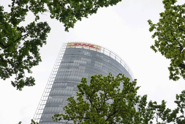 Deutsche Post DHL - Logo Firmenname Posttower Bonn , Außenansicht HINWEIS: Kein Model oder Property Release vorhanden!