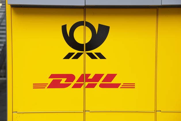 Deutsche Post DHL - Logo Firmenname Posttower Bonn , Außenansicht HINWEIS: Kein Model oder Property Release vorhanden!