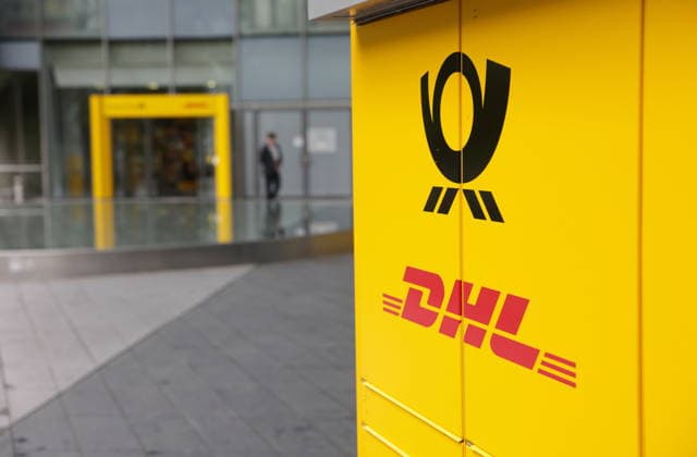 Deutsche Post DHL - Logo Firmenname Posttower Bonn , Außenansicht HINWEIS: Kein Model oder Property Release vorhanden!