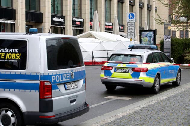 Weiträumige Abriegelung der Leipziger Innenstadt zur Spurensicherung. In der Fußgängerzone der Leipziger Innenstadt ist am Montag ein 33-jähriger Leipziger mit seinem Auto in eine Menschenmenge gerast. Es gibt zwei Tote und zahlreiche Verletzte. Erst ein Poller stoppt die Fahrt am Ende der Grimmaischen Straße. Leipzig, 05.05.2026