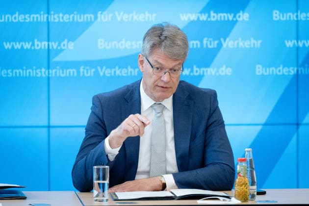 Amtsübernahme vor einem Jahr - Bilanz und Ausblick Berlin, Pressegespräch, Bilanz und Ausblick, Bundesverkehrsminister Patrick Schnieder, Bundesministerium für Verkehr Berlin Berlin GER