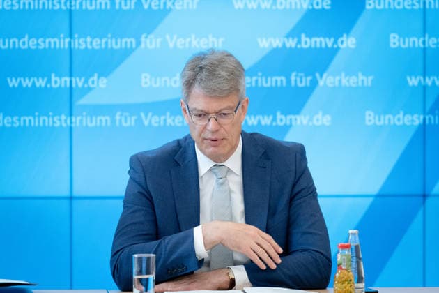 Amtsübernahme vor einem Jahr - Bilanz und Ausblick Berlin, Pressegespräch, Bilanz und Ausblick, Bundesverkehrsminister Patrick Schnieder, Bundesministerium für Verkehr Berlin Berlin GER