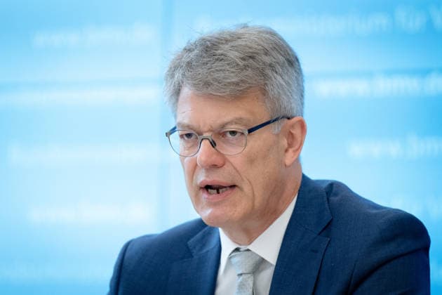 Amtsübernahme vor einem Jahr - Bilanz und Ausblick Berlin, Pressegespräch, Bilanz und Ausblick, Bundesverkehrsminister Patrick Schnieder, Bundesministerium für Verkehr Berlin Berlin GER