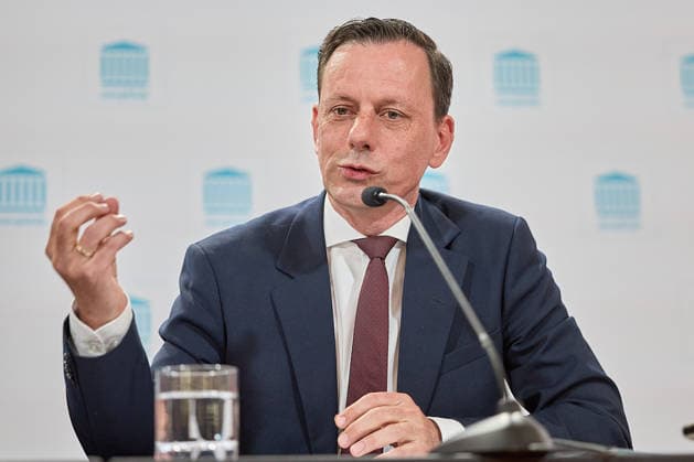 - Wien 05.05.2026 - Neuer ÖVP Klubobmann Gödl - Heute am Vormittag wurde nach dem Rücktritt des ÖVP-Klubobmanns Wöginger im ÖVP Parlamentsklub ein neuer ÖVP-Klubobmann gewählt. PHOTO: der neue Klubobmann, der steirische Abgeordnete Ernst Gödl bei der PK nach der Wahl. Vienna (AUSTRIA) - New ÖVP parliamentary group leader Gödl - This morning, following the resignation of ÖVP parliamentary group leader Woeginger, a new ÖVP parliamentary group leader was elected. Goedl, Godl, OVP, OeVP, Klubobmann, Gödl neuer ÖVP Klubobmann