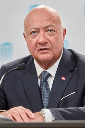 - Wien 05.05.2026 - Neuer ÖVP Klubobmann Gödl - Heute am Vormittag wurde nach dem Rücktritt des ÖVP-Klubobmanns Wöginger im ÖVP Parlamentsklub ein neuer ÖVP-Klubobmann gewählt. PHOTO: Bundeskanzler Christian Stocker (ÖVP), bei der PK nach der Wahl. Vienna (AUSTRIA) - New ÖVP parliamentary group leader Gödl - This morning, following the resignation of ÖVP parliamentary group leader Woeginger, a new ÖVP parliamentary group leader was elected. Goedl, Godl, OVP, OeVP, Klubobmann, Gödl neuer ÖVP Klubobmann