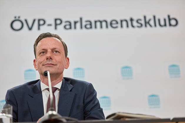 - Wien 05.05.2026 - Neuer ÖVP Klubobmann Gödl - Heute am Vormittag wurde nach dem Rücktritt des ÖVP-Klubobmanns Wöginger im ÖVP Parlamentsklub ein neuer ÖVP-Klubobmann gewählt. PHOTO: der neue Klubobmann, der steirische Abgeordnete Ernst Gödl bei der PK nach der Wahl. Vienna (AUSTRIA) - New ÖVP parliamentary group leader Gödl - This morning, following the resignation of ÖVP parliamentary group leader Woeginger, a new ÖVP parliamentary group leader was elected. Goedl, Godl, OVP, OeVP, Klubobmann, Gödl neuer ÖVP Klubobmann
