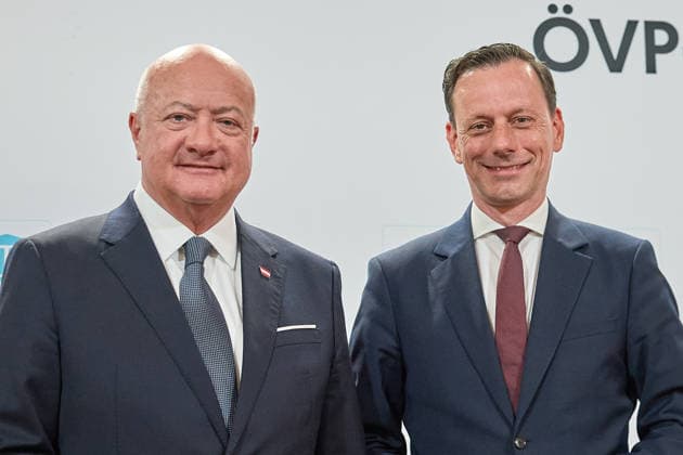 - Wien 05.05.2026 - Neuer ÖVP Klubobmann Gödl - Heute am Vormittag wurde nach dem Rücktritt des ÖVP-Klubobmanns Wöginger im ÖVP Parlamentsklub ein neuer ÖVP-Klubobmann gewählt. PHOTO: (v.L.n.R) Bundeskanzler Christian Stocker (ÖVP), der neue Klubobmann, der steirische Abgeordnete Ernst Gödl nach der PK nach der Wahl. Vienna (AUSTRIA) - New ÖVP parliamentary group leader Gödl - This morning, following the resignation of ÖVP parliamentary group leader Woeginger, a new ÖVP parliamentary group leader was elected. Goedl, Godl, OVP, OeVP, Klubobmann, Gödl neuer ÖVP Klubobmann
