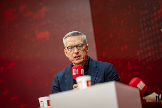 Karsten Wildberger, Bundesminister für Digitalisierung und Staatsmodernisierung, auf der BILD-Stage im Interview;OMR26 Festival in Hamburg, BILD-Stage vom Axel-Springer-Verlag, Hamburg Hamburg Deutschland Messe