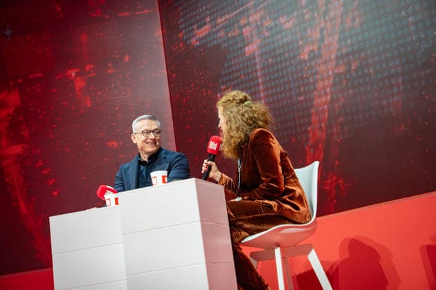 Bundesminister Karsten Wildberger im Talk mit BILD-Wirtschaftschefin Patricia Platiel;OMR26 Festival in Hamburg - BILD-Stage vom Axel-Springer-Verlag, Hamburg Hamburg Deutschland Messe