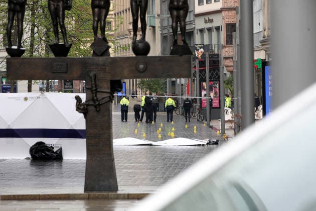 spurensuche nach amokfart in leipzig Leipzig , 05.05.2036 Einen Tag nach der Amokfahrt von Jeffrey K. in der Grimmaische Straße in der Leipziger Innenstadt sucht die Polizei weitehin nach Spuren Sachsen deutschland Copyright: xMatthiasxGränzdörferx