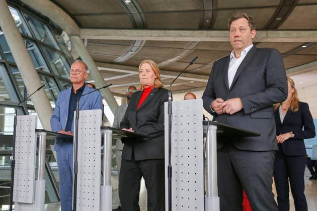 Berlin, Deutschland, 05.05.2026: Deutscher Bundestag: SPD-Fraktionssitzung: Matthias Miersch (SPD), Bundesministerin für Arbeit und Soziales Bärbel Bas (SPD) und Bundesminister der Finanzen Lars Klingbeil (SPD) geben ein Statement Copyright: xdtsxNachrichtenagenturx dts_117725