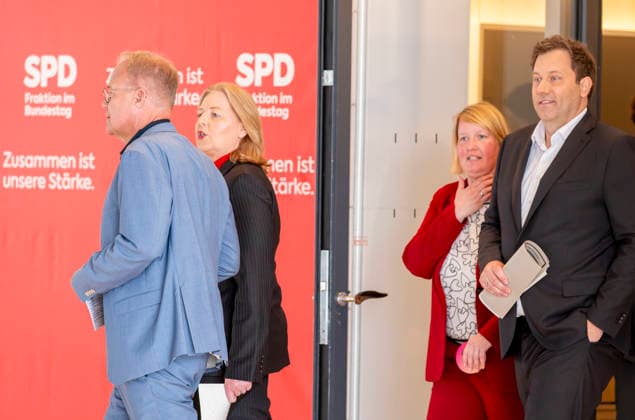 Matthias Miersch + Bärbel Bas + Lars Klingbeil EUR, Deutschland, Berlin: 05.05.2026: Pressestatement vor der Fraktionssitzung mit dem Fraktionsvorsitzenden Matthias Miersch (SPD), Lars Klingbeil (SPD), Bundesminister der Finanzen, Vizekanzler und Bärbel Bas (SPD), Bundesministerin für Arbeit und Soziales.