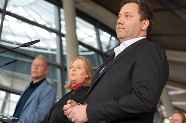 Matthias Miersch + Bärbel Bas + Lars Klingbeil EUR, Deutschland, Berlin: 05.05.2026: Pressestatement vor der Fraktionssitzung mit dem Fraktionsvorsitzenden Matthias Miersch (SPD), Lars Klingbeil (SPD), Bundesminister der Finanzen, Vizekanzler und Bärbel Bas (SPD), Bundesministerin für Arbeit und Soziales.