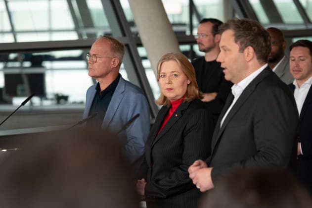 Matthias Miersch + Bärbel Bas + Lars Klingbeil EUR, Deutschland, Berlin: 05.05.2026: Pressestatement vor der Fraktionssitzung mit dem Fraktionsvorsitzenden Matthias Miersch (SPD), Lars Klingbeil (SPD), Bundesminister der Finanzen, Vizekanzler und Bärbel Bas (SPD), Bundesministerin für Arbeit und Soziales.