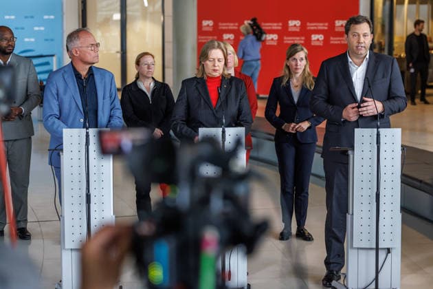 Statement SPD Matthias Miersch, Baerbel Bas und Lars Klingbeil (SPD), Bundesfinanzminister bei einem Statement SPD am 05.05.26 in Berlin. Lars Klingbeil spricht zu den Anwesenden. Berlin Berlin Deutschland Reichstag