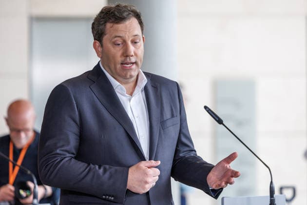 Statement SPD Matthias Miersch, Baerbel Bas und Lars Klingbeil (SPD), Bundesfinanzminister bei einem Statement SPD am 05.05.26 in Berlin. Lars Klingbeil spricht zu den Anwesenden. Berlin Berlin Deutschland Reichstag